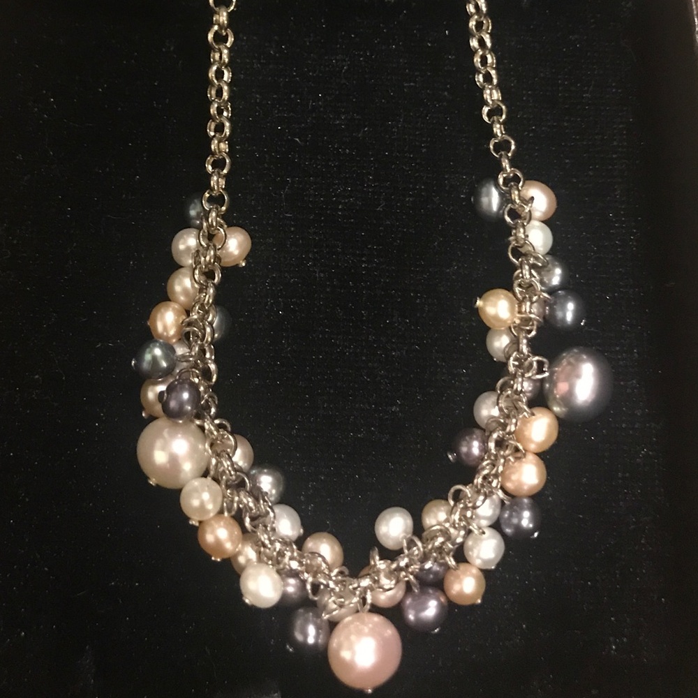 Pearl necklace and bracelet